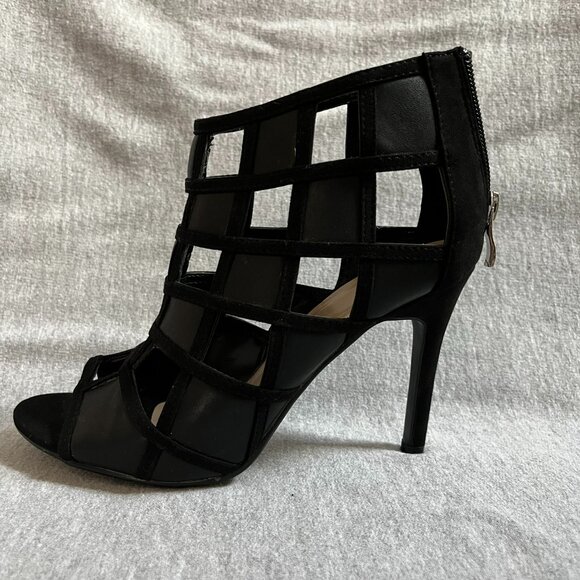 NYLA Juliet Black Back-Zip Peep-Toe Booties. Size 7 - Picture 6 of 12